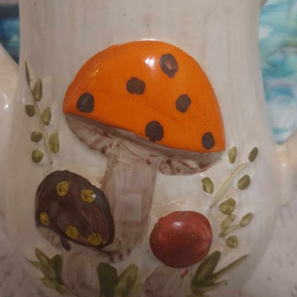 SOLD SOLD Super cute vintage 1970s  Laurentian Merry Mushroom teapot/coffee pot - Picture 9 of 10